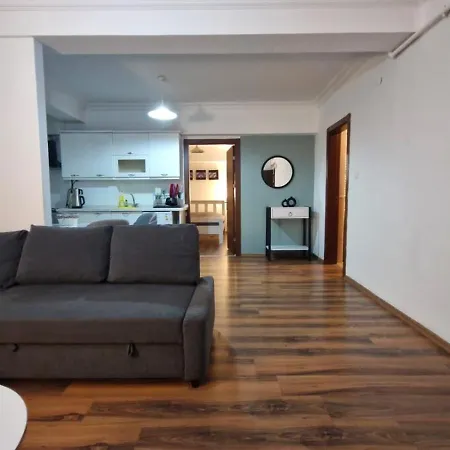 Sabiha Goekcen 5 Dk A Havuzlu Otoparkli Yesillikler Icinde Apartment *